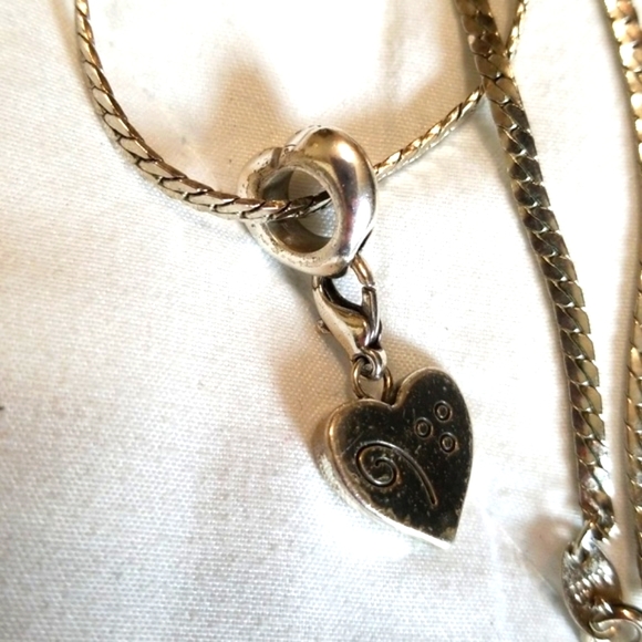 Avon Silver Etched Heart Necklace - Picture 2 of 7